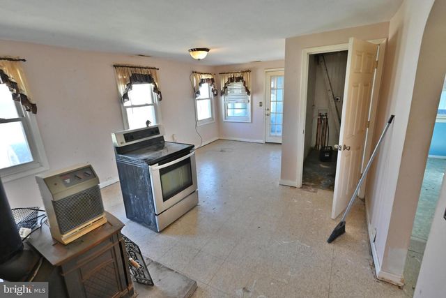 109 HUGHES SHORE RD, Baltimore, MD 21220