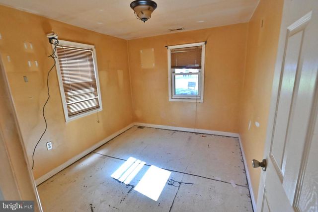 109 HUGHES SHORE RD, Baltimore, MD 21220