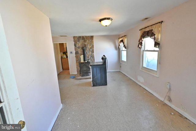 109 HUGHES SHORE RD, Baltimore, MD 21220