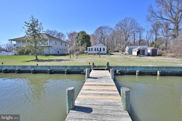 109 HUGHES SHORE RD, Baltimore, MD 21220