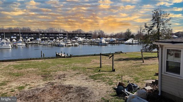 109 HUGHES SHORE RD, Baltimore, MD 21220