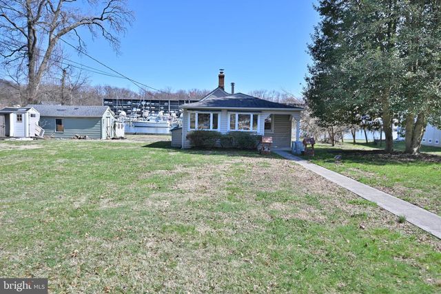 109 HUGHES SHORE RD, Baltimore, MD 21220