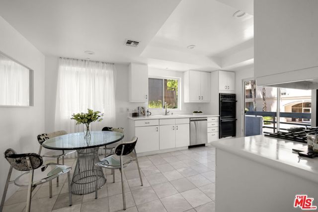11606 Chenault Street 101, Los Angeles, CA 90049