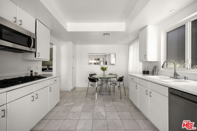 11606 Chenault Street 101, Los Angeles, CA 90049