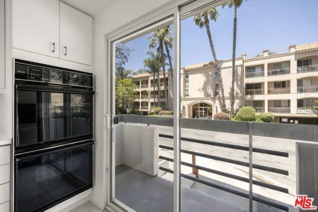 11606 Chenault Street 101, Los Angeles, CA 90049