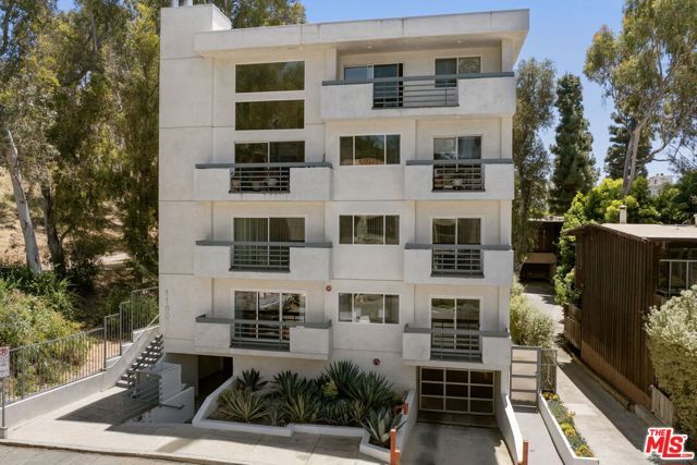 11606 Chenault Street 101, Los Angeles, CA 90049