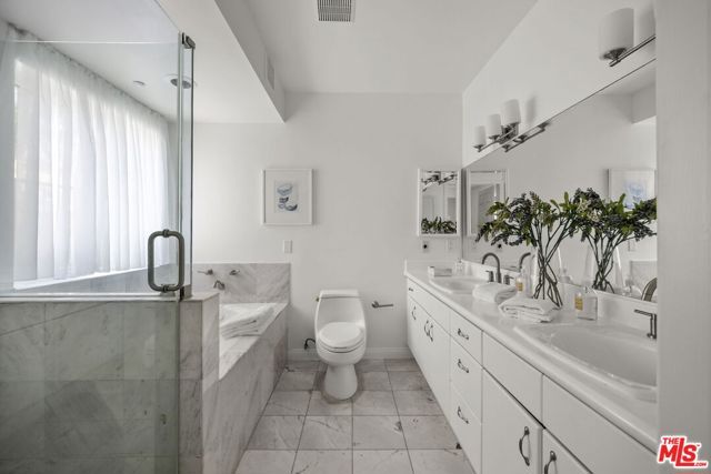11606 Chenault Street 101, Los Angeles, CA 90049