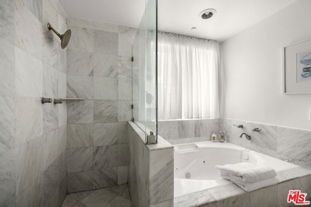 11606 Chenault Street 101, Los Angeles, CA 90049