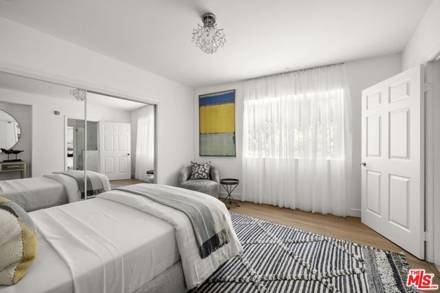 11606 Chenault Street 101, Los Angeles, CA 90049