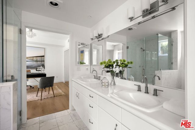 11606 Chenault Street 101, Los Angeles, CA 90049