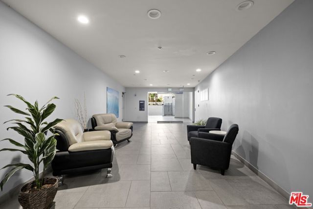 11606 Chenault Street 101, Los Angeles, CA 90049