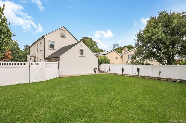 2-11 147th Street, Whitestone, NY 11357