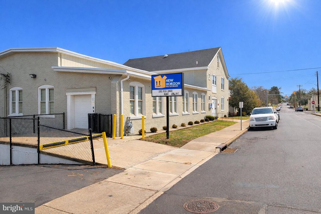 113 E CHESTNUT ST, Souderton, PA 18964