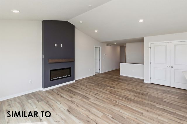 1120 Featherstone Avenue NE, Bondurant, IA 50035