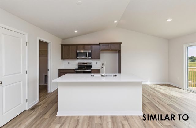 1120 Featherstone Avenue NE, Bondurant, IA 50035