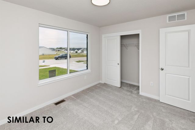 1120 Featherstone Avenue NE, Bondurant, IA 50035