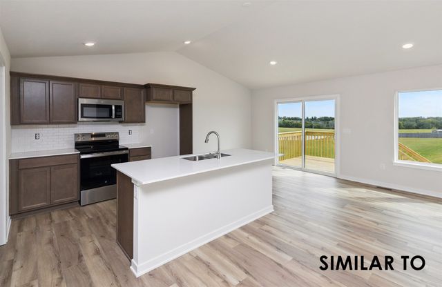 1120 Featherstone Avenue NE, Bondurant, IA 50035