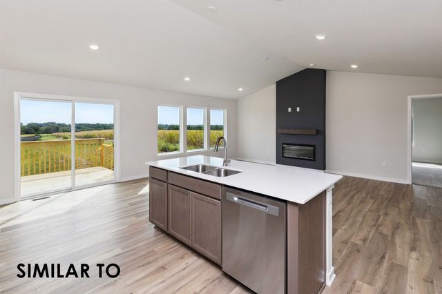 1120 Featherstone Avenue NE, Bondurant, IA 50035