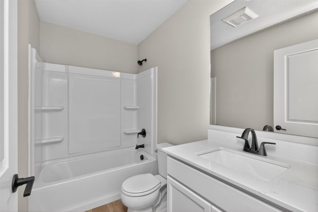 1120 Featherstone Avenue NE, Bondurant, IA 50035
