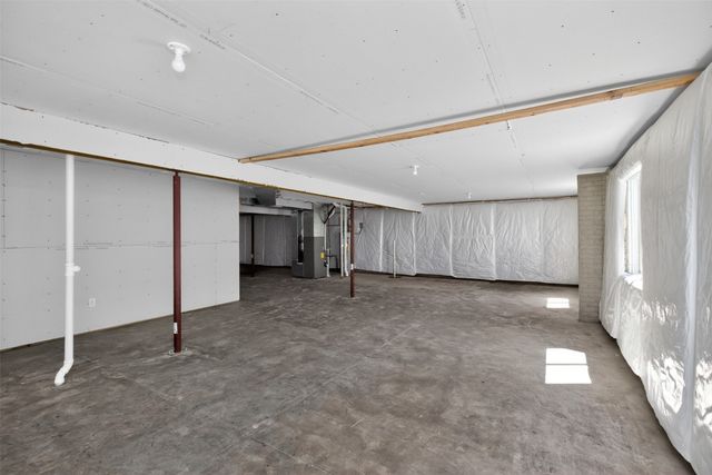 1120 Featherstone Avenue NE, Bondurant, IA 50035
