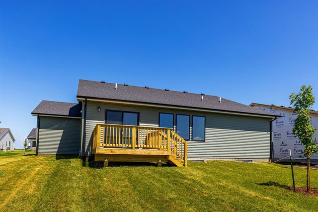 1120 Featherstone Avenue NE, Bondurant, IA 50035
