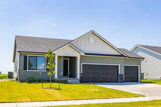 1120 Featherstone Avenue NE, Bondurant, IA 50035