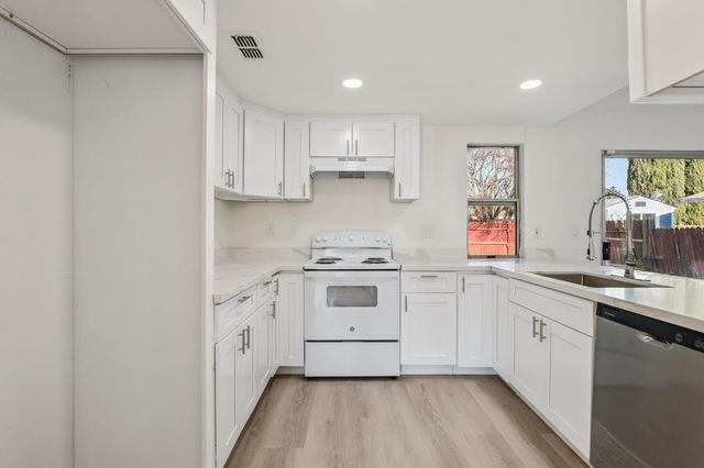 3985 Limestone Way, Sacramento, CA 95823