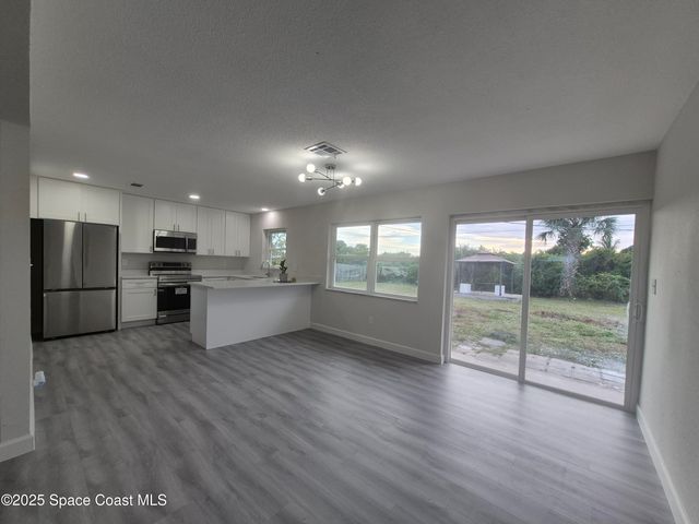 980 Bacon Circle NE, Palm Bay, FL 32905