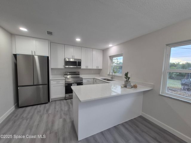 980 Bacon Circle NE, Palm Bay, FL 32905