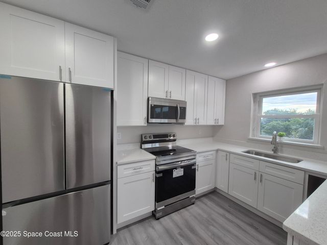 980 Bacon Circle NE, Palm Bay, FL 32905