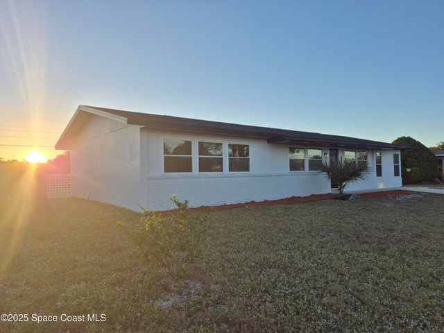 980 Bacon Circle NE, Palm Bay, FL 32905