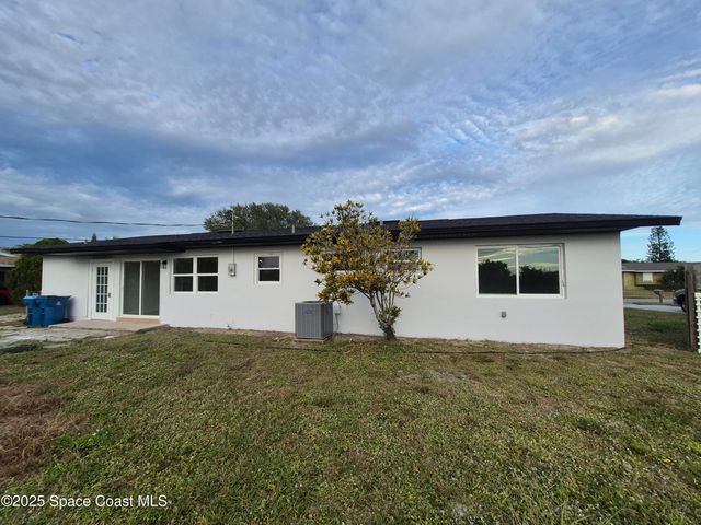980 Bacon Circle NE, Palm Bay, FL 32905