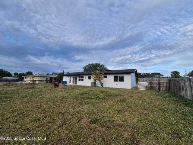 980 Bacon Circle NE, Palm Bay, FL 32905
