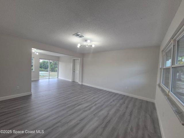 980 Bacon Circle NE, Palm Bay, FL 32905