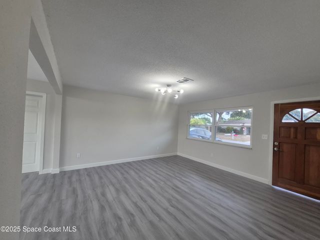 980 Bacon Circle NE, Palm Bay, FL 32905