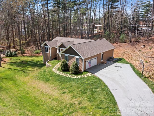 290 Sweetwater Hills Drive, Hendersonville, NC 28791