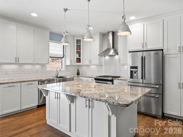 290 Sweetwater Hills Drive, Hendersonville, NC 28791