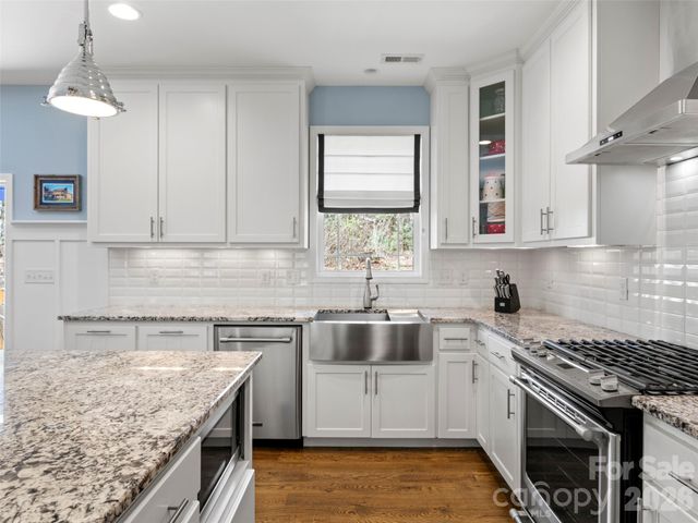 290 Sweetwater Hills Drive, Hendersonville, NC 28791