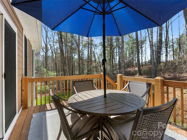 290 Sweetwater Hills Drive, Hendersonville, NC 28791