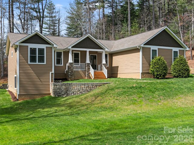 290 Sweetwater Hills Drive, Hendersonville, NC 28791