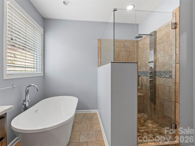 290 Sweetwater Hills Drive, Hendersonville, NC 28791