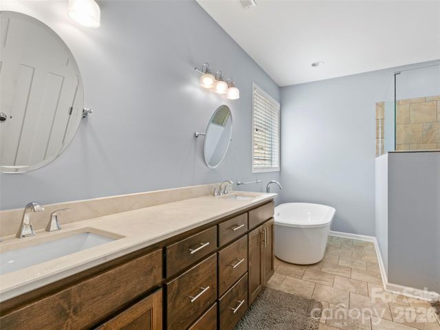 290 Sweetwater Hills Drive, Hendersonville, NC 28791
