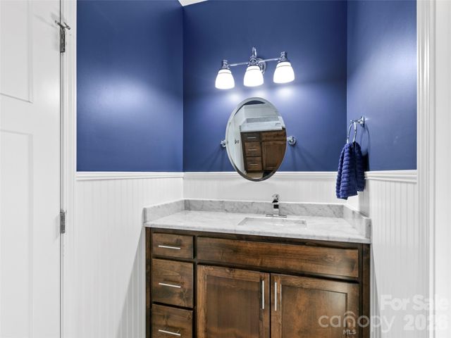 290 Sweetwater Hills Drive, Hendersonville, NC 28791