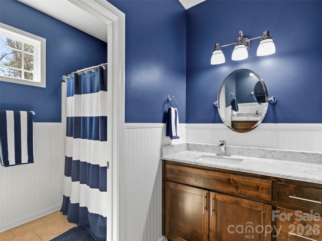 290 Sweetwater Hills Drive, Hendersonville, NC 28791