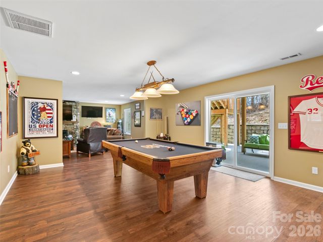 290 Sweetwater Hills Drive, Hendersonville, NC 28791