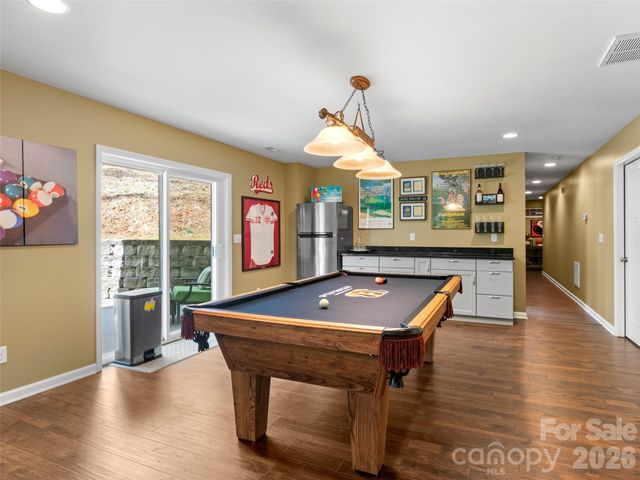 290 Sweetwater Hills Drive, Hendersonville, NC 28791