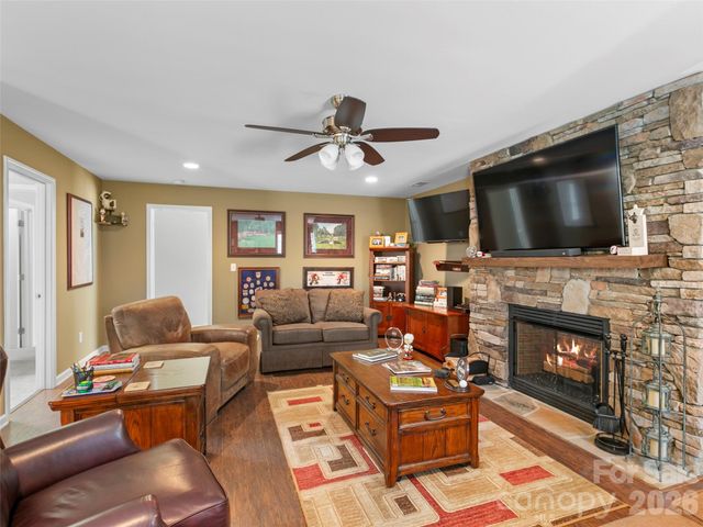 290 Sweetwater Hills Drive, Hendersonville, NC 28791
