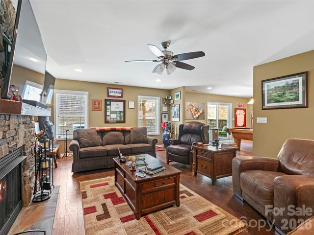 290 Sweetwater Hills Drive, Hendersonville, NC 28791
