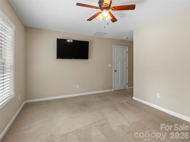 290 Sweetwater Hills Drive, Hendersonville, NC 28791