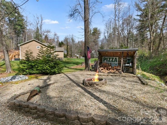 290 Sweetwater Hills Drive, Hendersonville, NC 28791